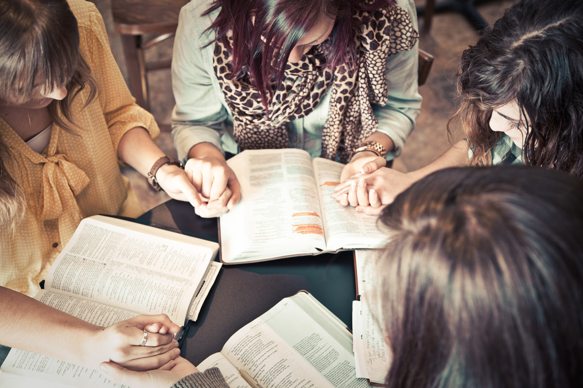 Women praying.jpg